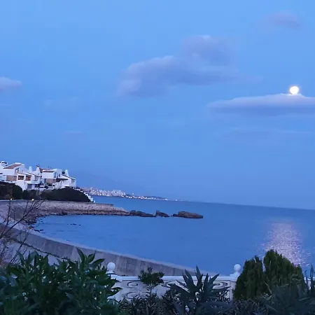 Beach-front Bahia Dorada Holiday home