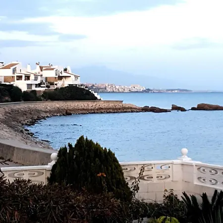 Beach-front Bahia Dorada * Estepona