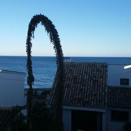 Beach-front Bahia Dorada Estepona