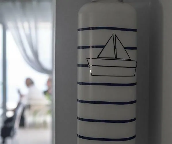 Beach-front Bahia Dorada Estepona