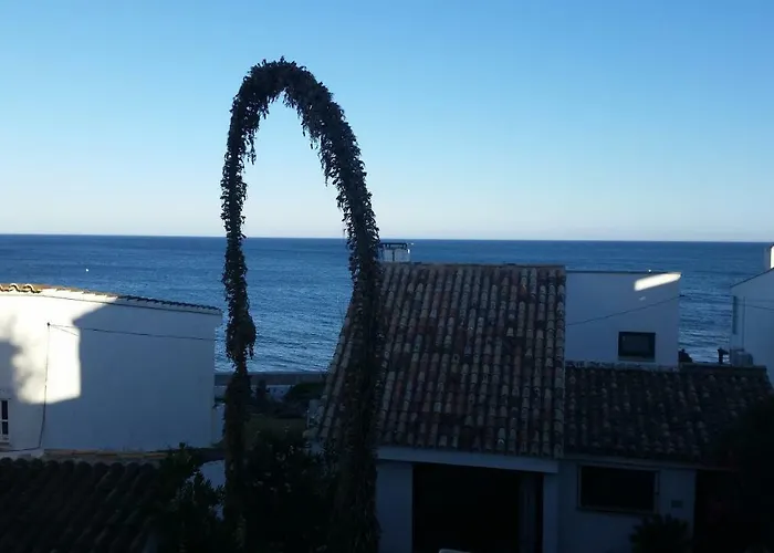 Beach-front Bahia Dorada Estepona