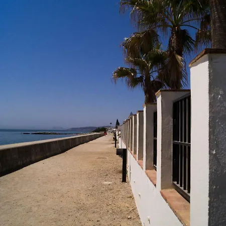 Дом отдыха Beach-front Bahia Dorada *