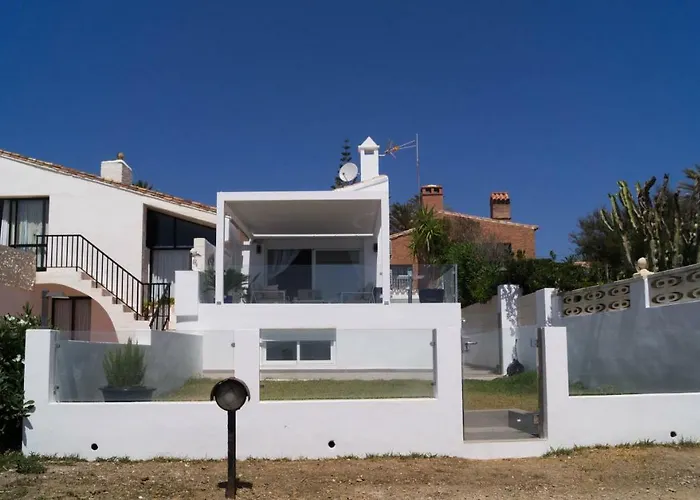 Beach-front Bahia Dorada Будинок відпочинку *