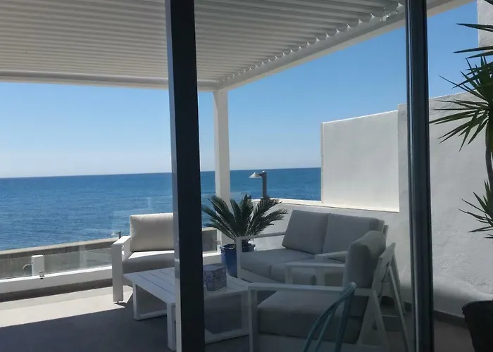 Beach-front Bahia Dorada 別荘 エステポナ