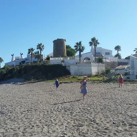 Beach-front Bahia Dorada Casa de Férias Estepona